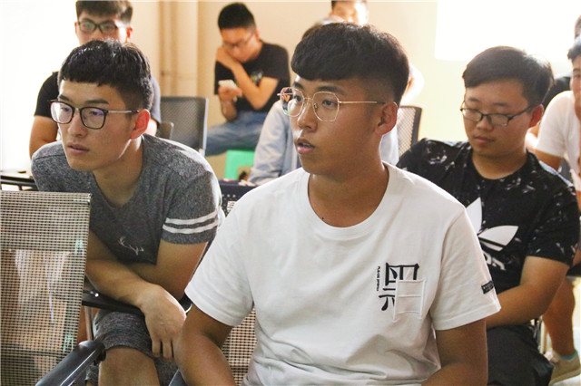 学长计划第533期:前人之路 不惧未来——智能工程学院第72期学长计划之“优秀毕业生交流分享会”