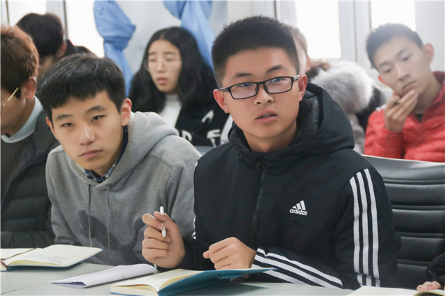 院学生会各组织召开期中座谈会回首得失,总结成长
