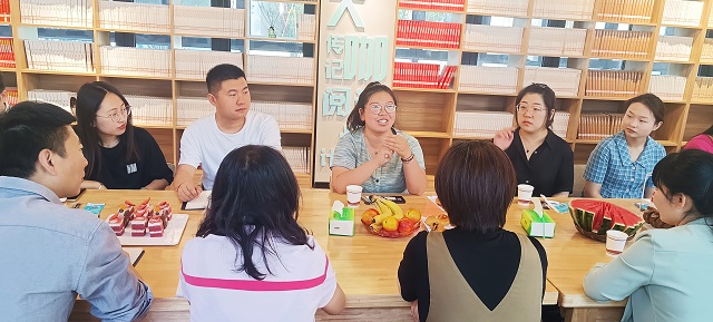 【毕业季】师者如光 微以致远 且歌且行且从容——淬炼·国际商学院“青春作伴 不说再见”院长座谈会