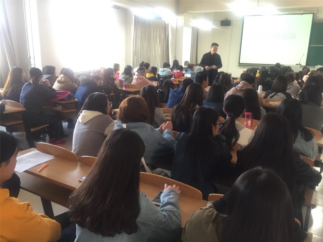 【辅导员说完满】目标引领方向 细节点缀生活——外国语言文学系16级辅导员说完满