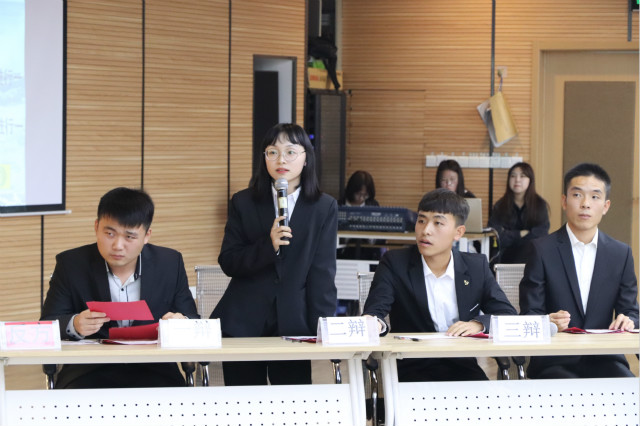 唇枪舌战 刻绘青春锋芒——“舌战群儒”经济与管理学院第八届辩论赛