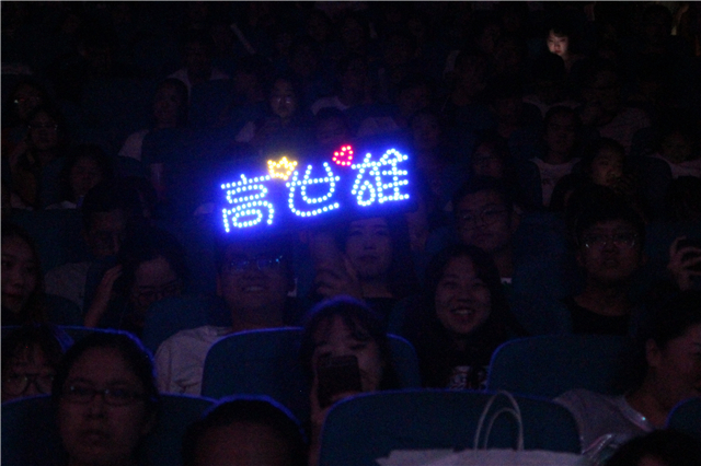 我校100多名打击乐手共同演绎触动灵魂的敲击——青藤周末之夜·音乐之夜绽放打击乐团专场演出