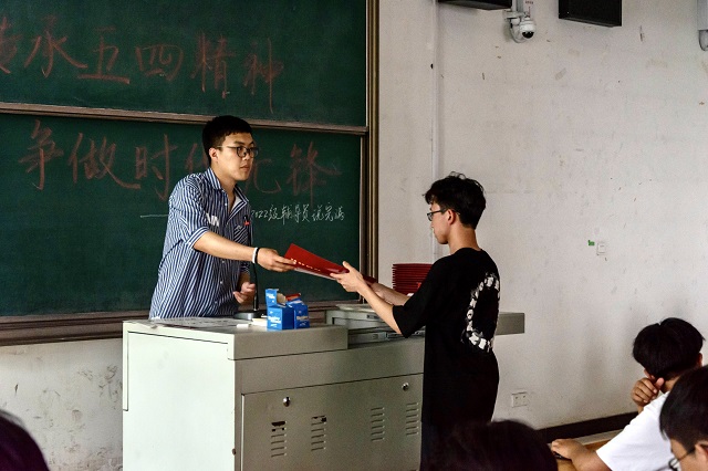【辅导员说完满】传承五四精神 争做时代先锋——智能工程学院2022级辅导员说完满活动