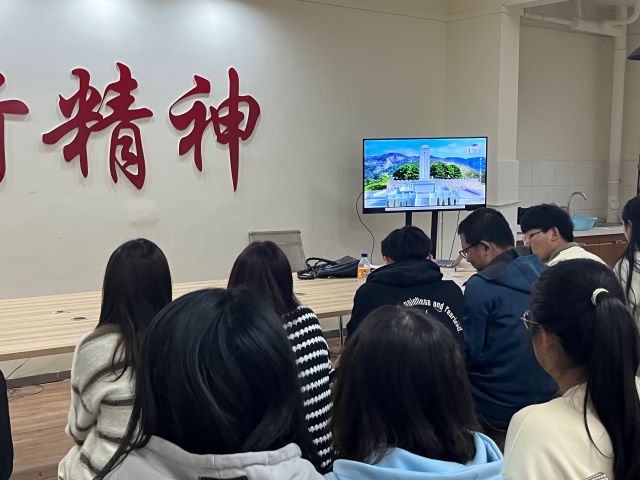缅怀革命先烈 弘扬民族精神——大数据学院、信息工程学院“星火”党员专项志愿服务队