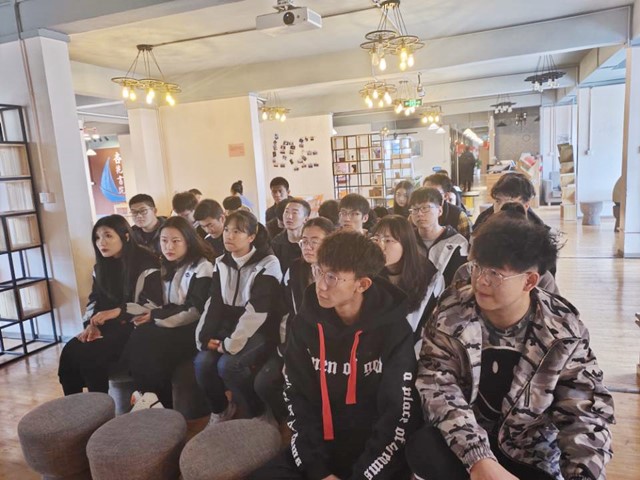 【完满班级】公益在身边 德劳伴我行——软件1902班公益知识座谈会