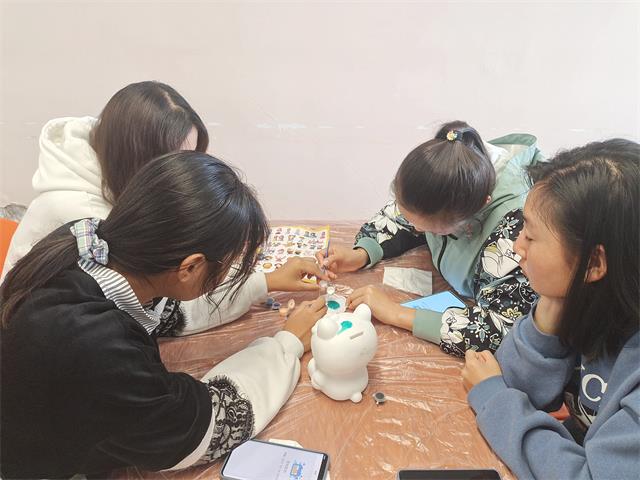 【完满班级】彩妆绘你我 膏艺有乾坤——淬炼·国际商学院财务2104班完满班级活动