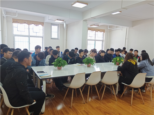 【完满班级】学业导师初相见 一言一语暖心间——网工1802班召开“学业导师见面会”