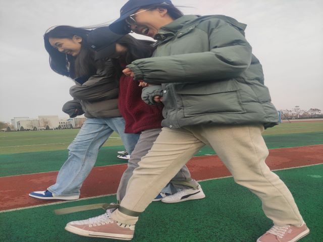 【完满班级】三人两足 团结协作——艺术传媒学院动画2002班主题班会