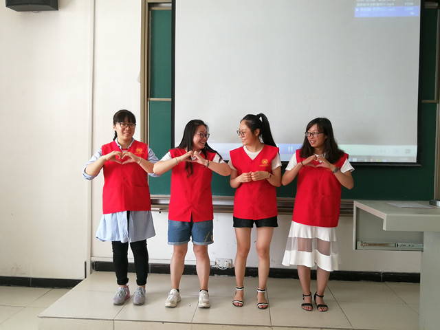 【辅导员说完满】国家贷款 助梦腾飞——外国语言文学院开展2017级“辅导员说完满”活动