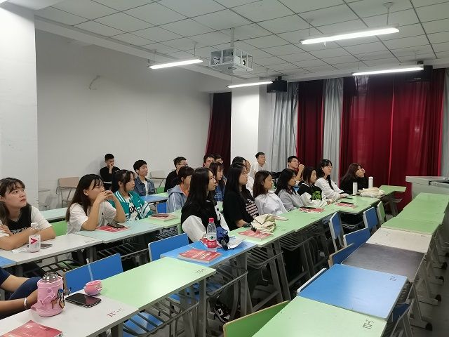 【完满班级】斗志昂扬 勇攀高峰——艺术传媒学院数媒2001班体育教学观影活动