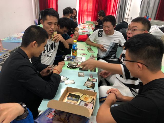 【完满班级】忆年少时 童心依在——艺术传媒学院环设1602班“圆桌棋牌游戏汇”完满班级活动