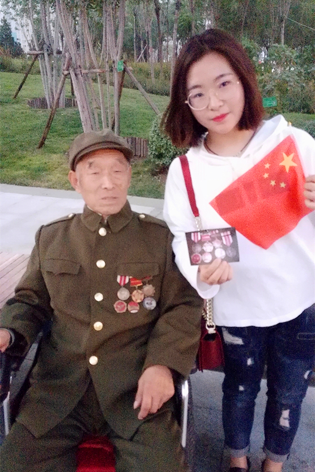 一抹中国红燃遍祖国大地——淬炼商学院举办2014-2017级基层班级国庆专题活动