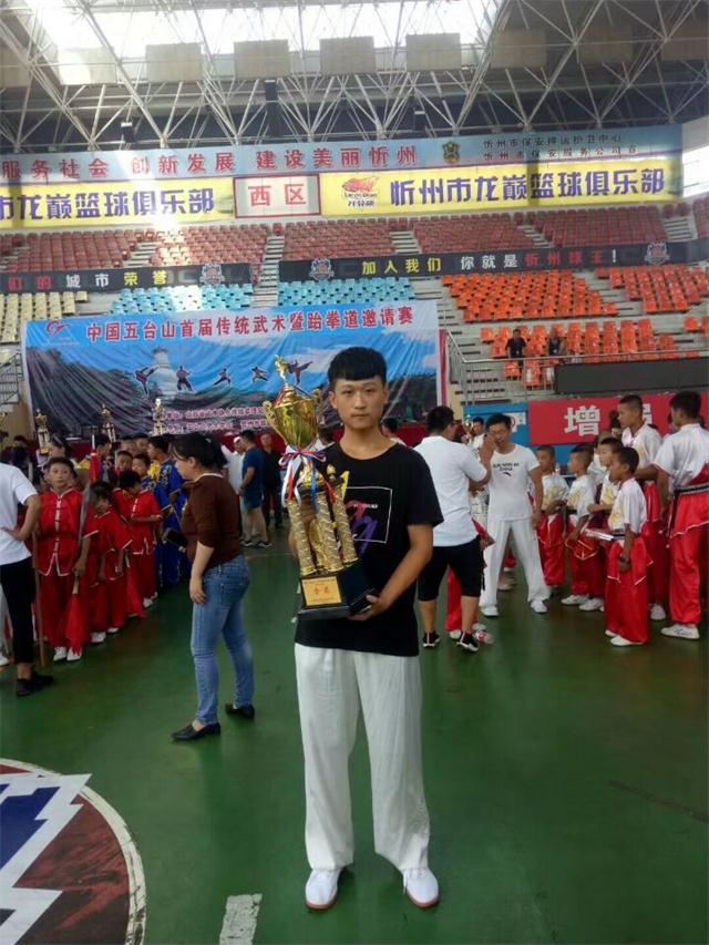 【达人秀】绝代双骄出新奇 中华武术继传承——与逍遥泠的热血对话
