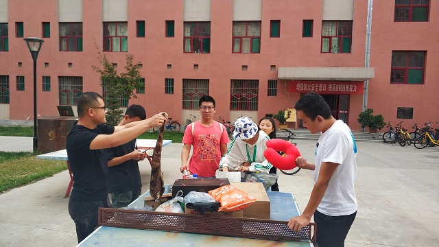 【完满班级】废物回收助力环保 温情电影砥砺学子——物流1703班、资产1703班举办完满班级活动