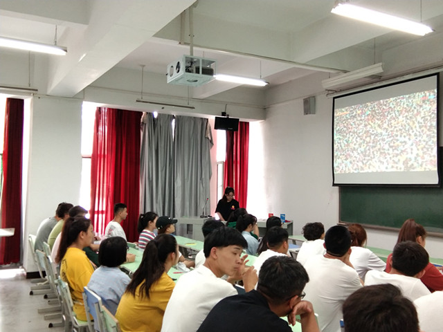 【完满班级】弘扬慈善文化 构建大爱中华——艺术传媒学院环境设1802班举办“公益视频分享会”