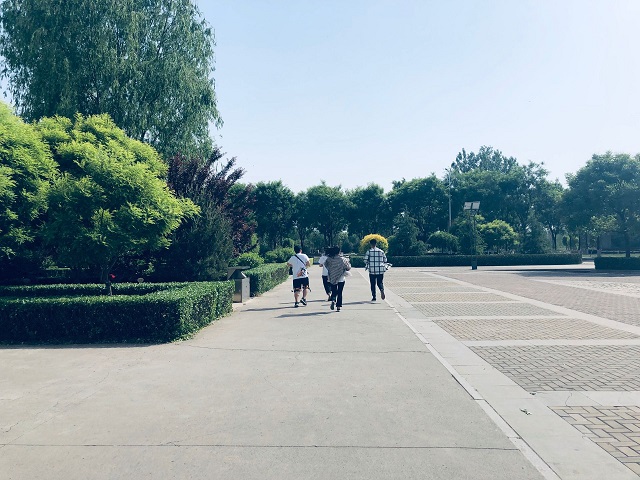 【完满班级】奋勇向前 顽强拼搏100米接力赛——艺术传媒学院环设1801完满班级活动