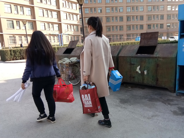 【完满班级】大疆有域 爱心无垠——工设1701班举办“向上 向善 从身边的小事做起”完满班级活动