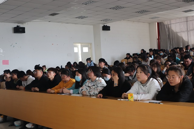 【辅导员说完满】凝心聚力学党史 砥砺前行踏征程——经济与管理学院开展“重温辉煌党史 践行初心使命”主题年级会