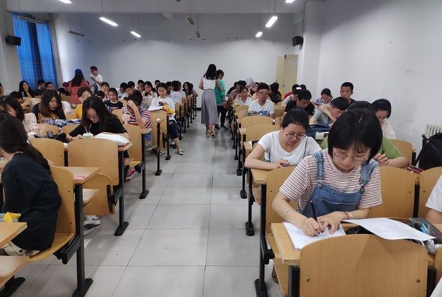 【辅导员说完满】诚信考试 尊重知识——食品与环境学院2016级辅导员说完满活动