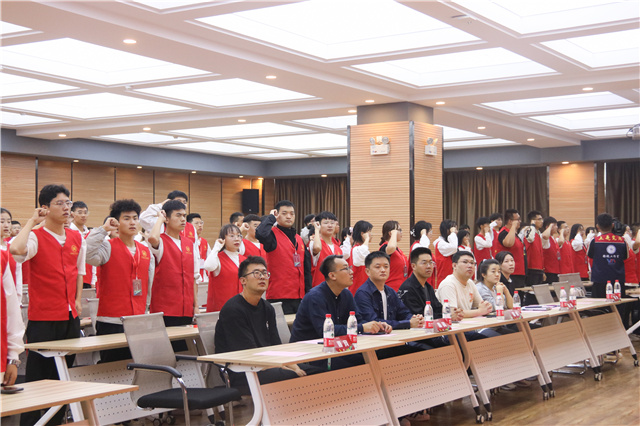 让青春在志愿服务中绽放——2021级新生志愿者赋能起航!