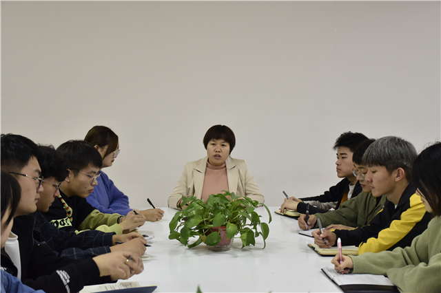 各院系相继召开2020-2021学年第一学期期中座谈会