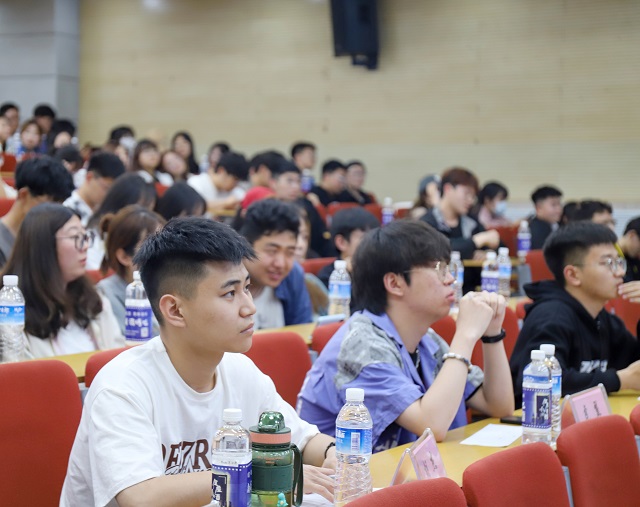 聚力蓄能:赓续前行再攀登——大数据学院、信息工程学院第十三届学生会优秀部门答辩