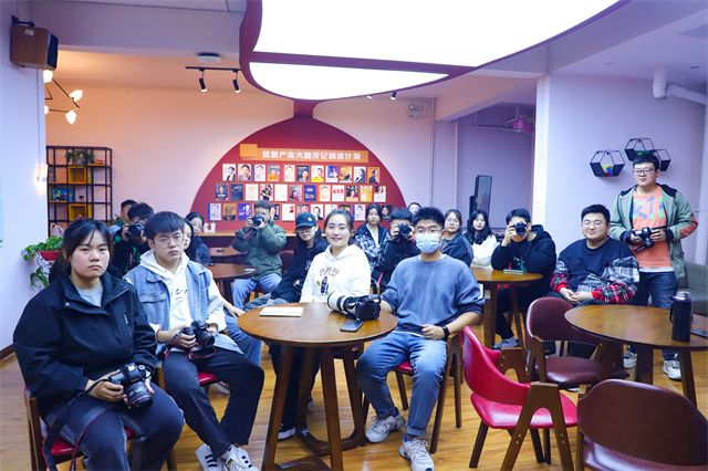 用镜头定格美好 记录生活——食品与环境学院异科学生参与摄影技术培训