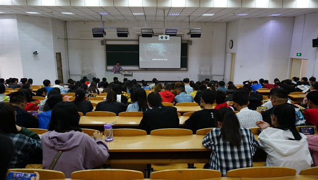 【辅导员说完满】弘扬五四精神 争做时代新人——大数据学院2018级五四精神主题班会