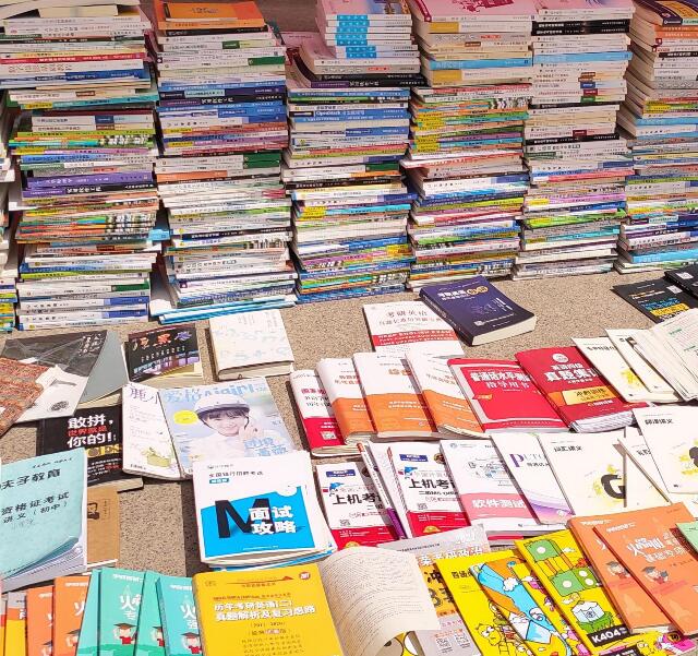 青春岁月 传递书香——大数据学院、信息工程学院“不说再见”以馈赠感恩母校活动