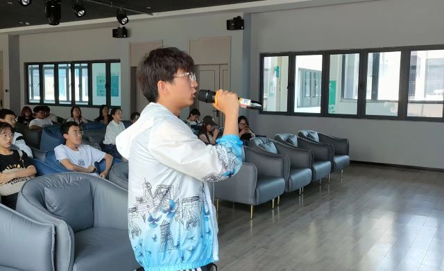 吟诗听风雅 词韵染人间——大数据学院、信息工程学院“青未了”系列主题歌舞会第二十期