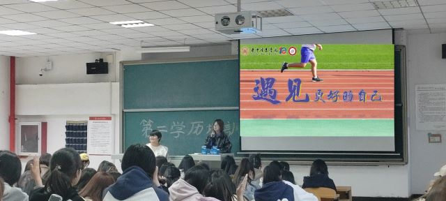 市井长巷 哪一刻捕捉了“烟火气”——商务英语学院4月辅导员说完满集锦