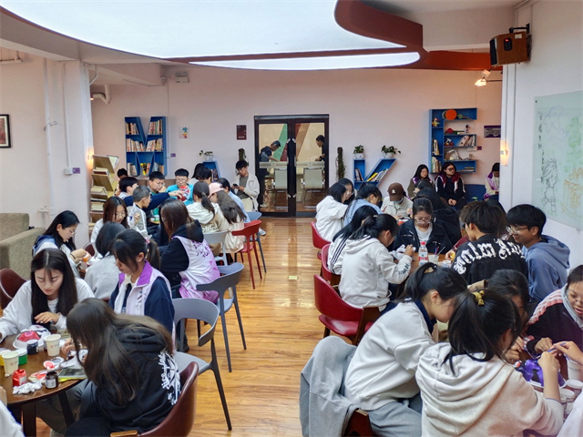 手绘国粹脸谱 传承非遗文化——智能工程学院、三达书院第六届脸谱绘制活动