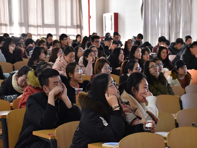 【辅导员说完满】青春亦彩 强梦之华——经济与管理学院开展“正青春 做时代强音的传播者”主题年级会