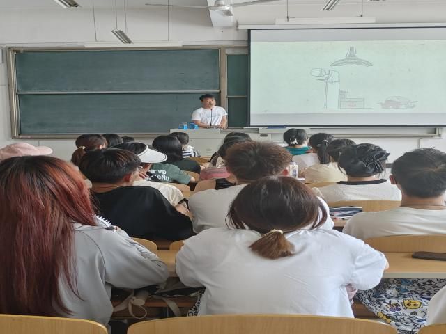 【辅导员说完满】别让手机偷走你的梦想——食品与环境学院2022级辅导员说完满活动