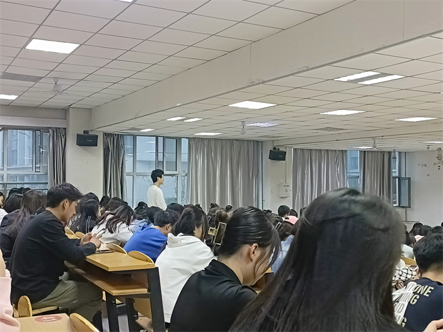 【辅导员说完满】基于换位思考的表达力提升——淬炼·国际商学院2021级辅导员说完满活动