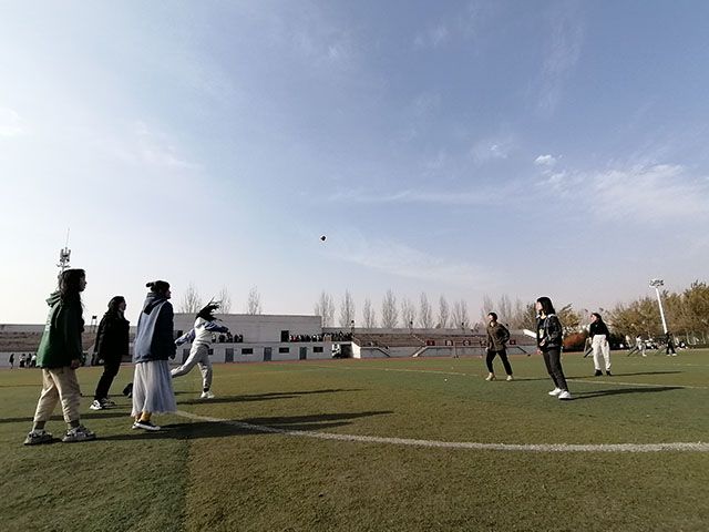 【完满班级】“遇见体育 活力无限”——艺术传媒学院视觉2004班丢沙包趣味竞赛