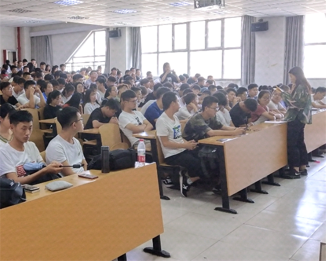 【辅导员说完满】助学筑梦 争做诚信学子——智能工程学院举办2017级“辅导员说完满”活动