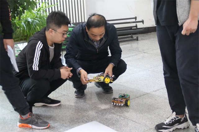 【社团快讯】智能工程学院Creator机器人社团成功举办小车寻迹赛