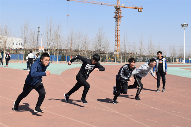 年轻没有失败 只要亮出风采——大数据学院、信息工程学院举办第八届田径运动会