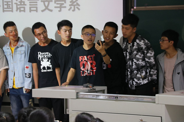 欢乐破冰行 外语友谊建——外语系举办2017级新生破冰活动