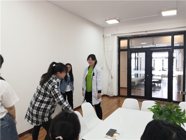 【完满班级】展现风采 靓出奇迹——外国语言文学系英语1805班、英语1806班5月完满班级活动