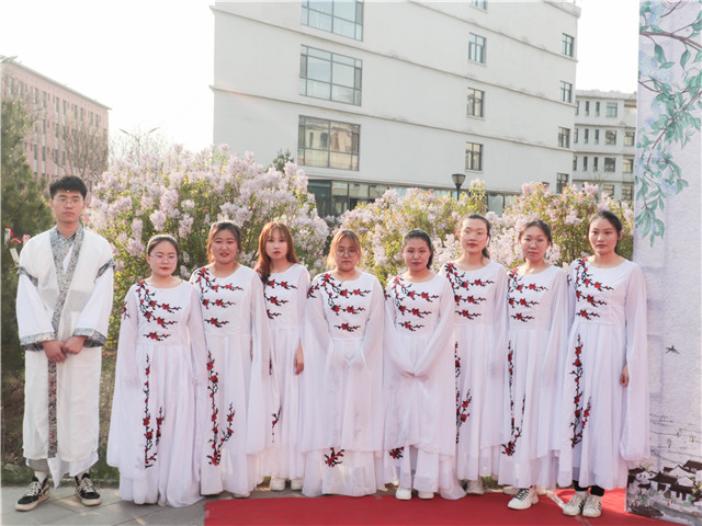 丁香满园流光色 诗词如韵 待你感受——“最美四月天”丁香诗会