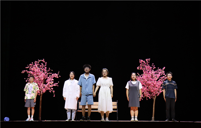 【戏剧节】在困难面前 坚贞不屈——远景学院《不屈的生命》戏剧节专场