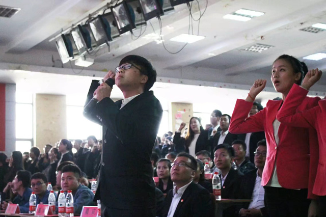 闪光的信院第176期:与学生会谈一场不分手的恋爱——王铭玉