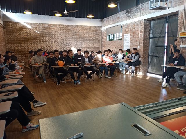 【完满班级】毫不动摇心向党,浅谈两会新思想——远景2003班3月完满班级活动