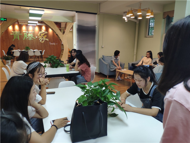 【完满班级】艺术围绕 温暖心灵——外国语言文学系英语1805班、英语1806班、涉外1801班9月完满班级活动