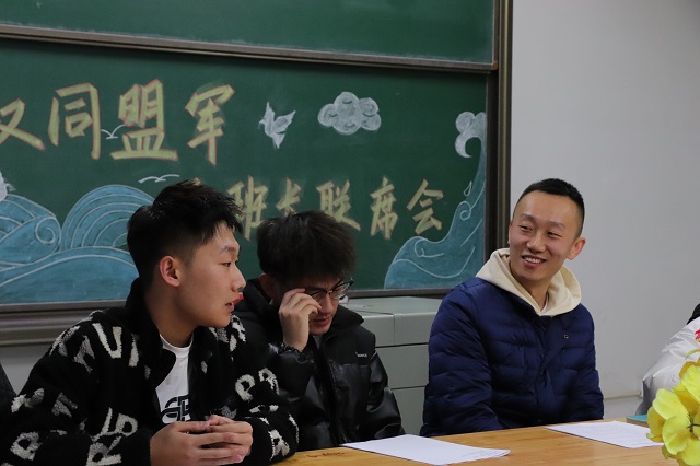 思维碰撞共传承 经验分享共进步——经济与管理学院“‘权’心伴你 ‘益’路前行”晓绾维权同盟军之班长联席会