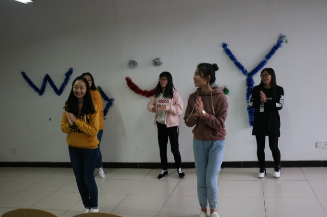 相遇是无法磨灭的流年——外语系举办第二届“温馨舍友情”摄影大赛