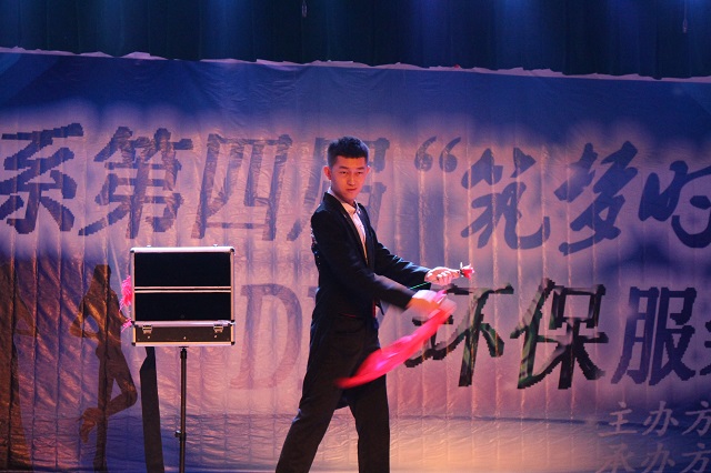 环科系第四届“筑梦时裳”DIY环保服装秀