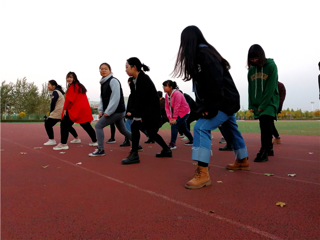 【完满班级】燃烧卡路里 汗水洒青春——淬炼商学院十月完满班级主题活动（七十一）